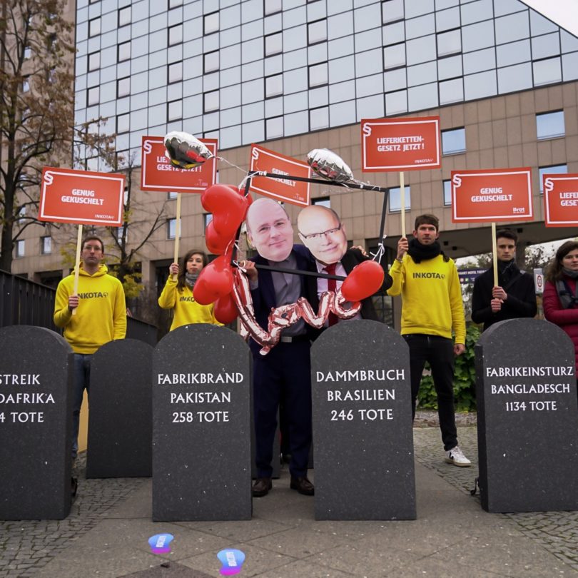 Recherche belegt Lobbyoffensive: Arbeitgeberverbände verweigern gesetzliche Menschenrechts-Vorgaben für Unternehmen – „Initiative Lieferkettengesetz“ protestiert vor Arbeitgebertag