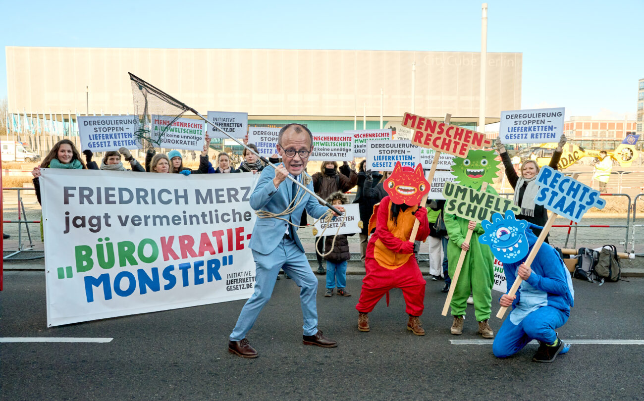 Protestaktion vor dem CDU-Parteitag – Menschenrechte, Umwelt- und Klimaschutz sind keine Bürokratie(-Monster)!