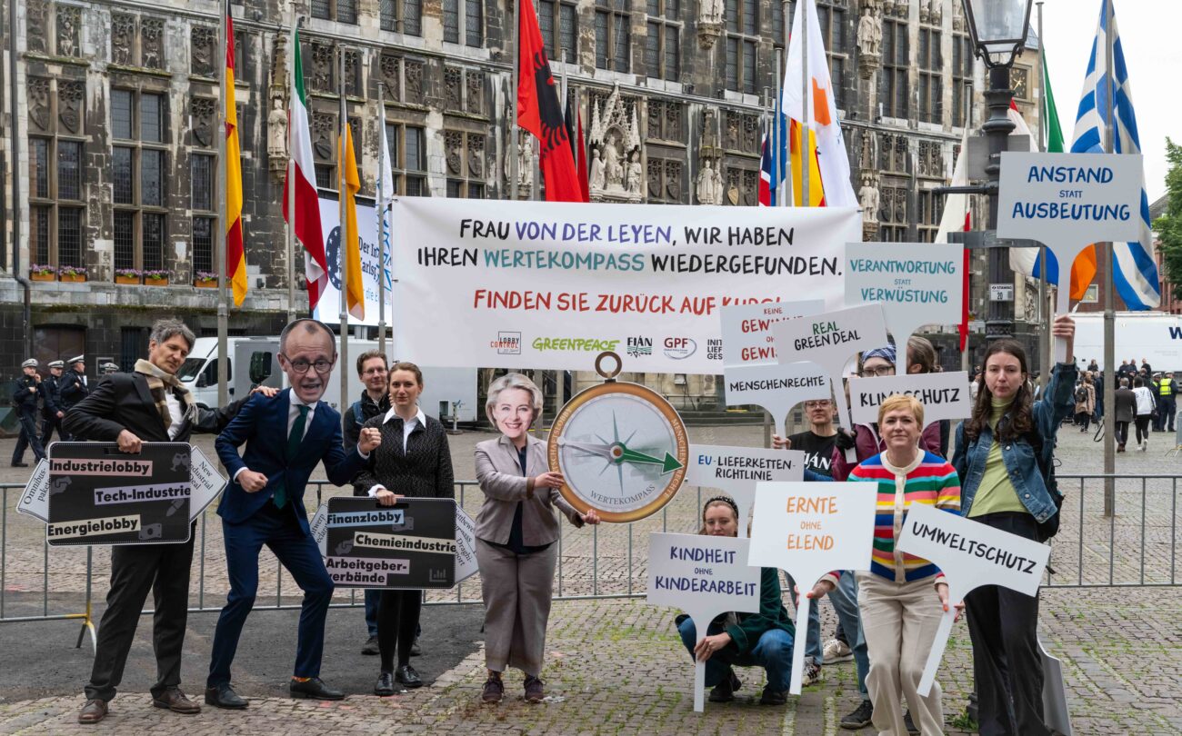 Protestaktion zur Karlspreisverleihung: ein Wertekompass für Ursula von der Leyen