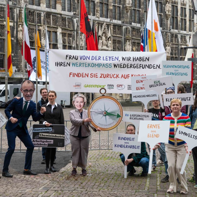 Protestaktion zur Karlspreisverleihung: ein Wertekompass für Ursula von der Leyen